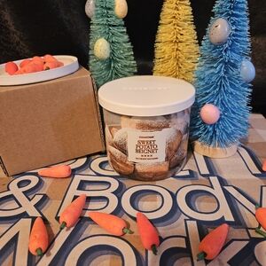 NWT Goose Creek Sweet Potato Beignet 3-wick Candle - Cream